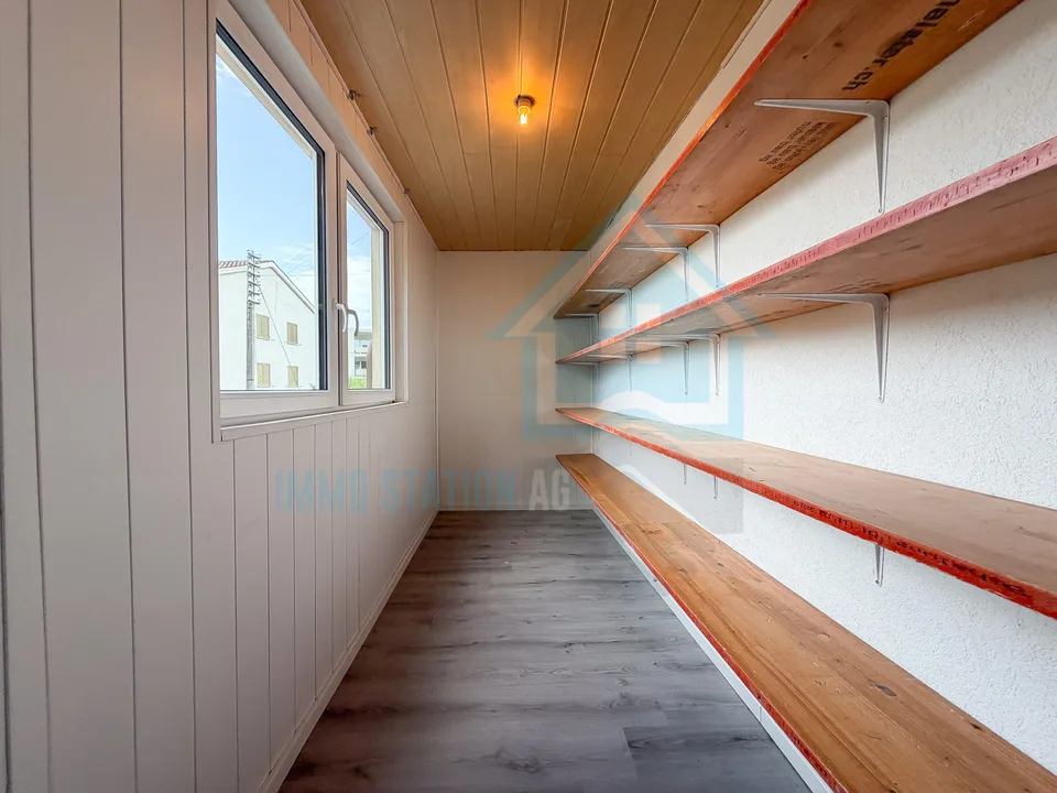 Bright 4-room garden apartment - family-friendly & central