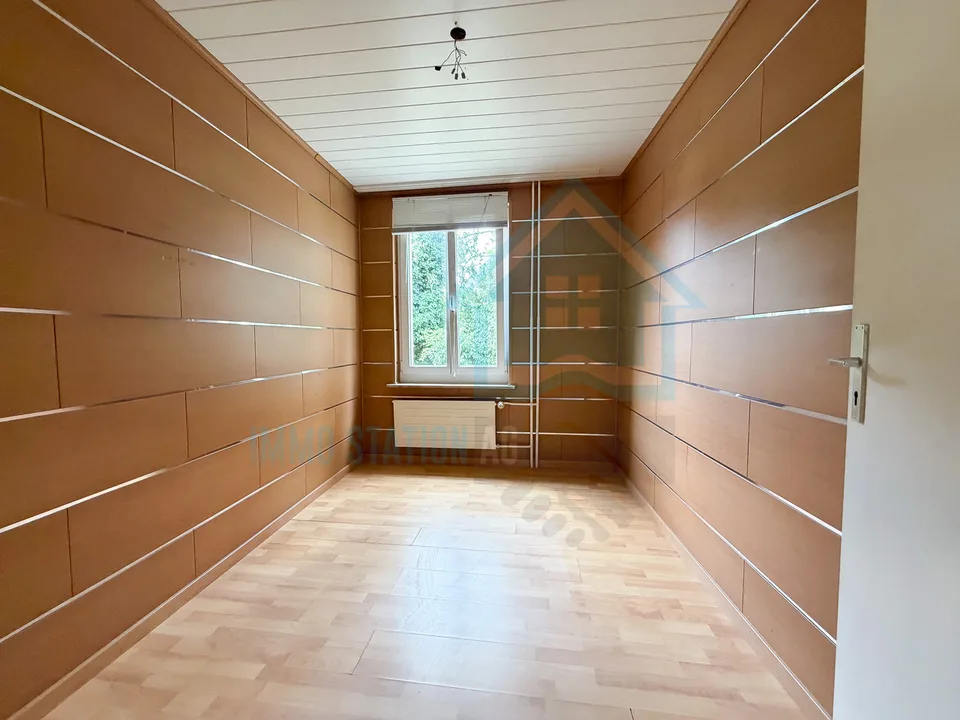 Bright 4-room garden apartment - family-friendly & central