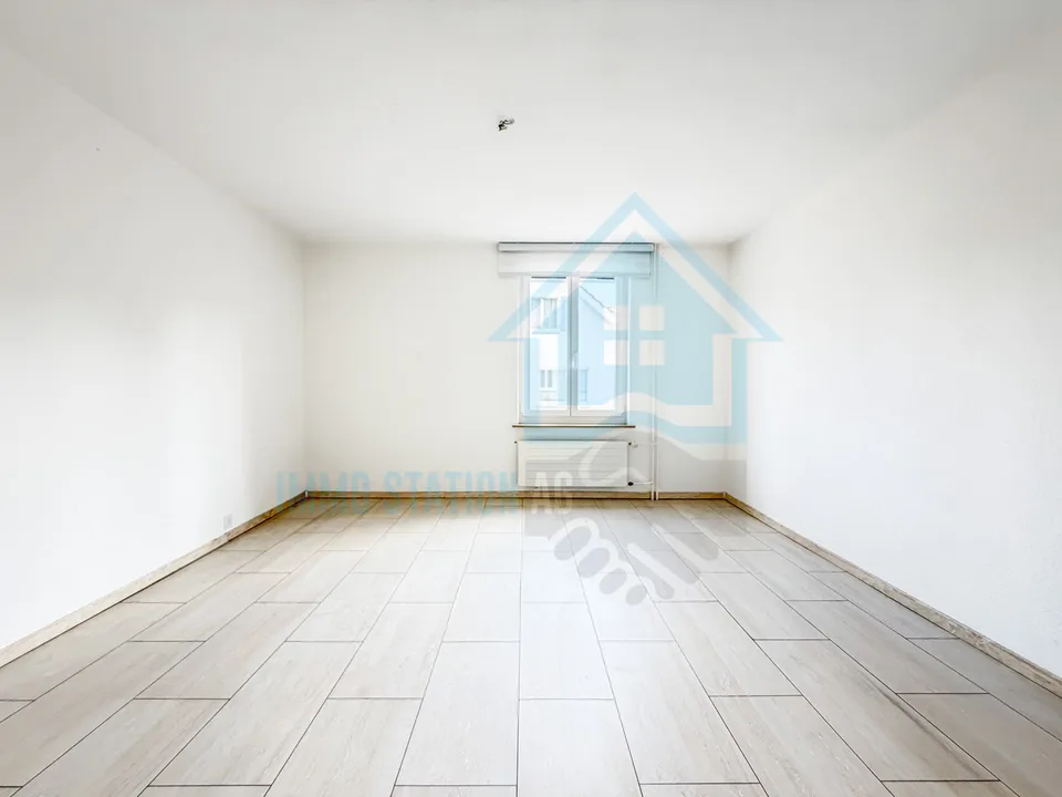 Bright 4-room garden apartment - family-friendly & central