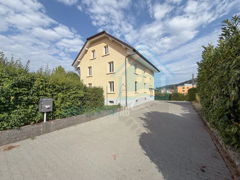 Bright 4-room garden apartment - family-friendly & central