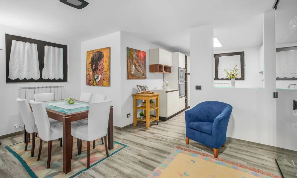 SPLENDID SEMI-DETACHED VILLA WITH 11 ROOMS IN THE PROVINCE OF COMO