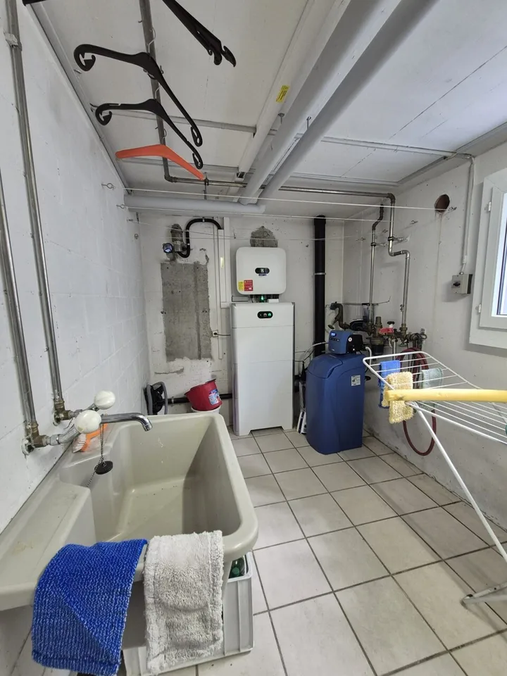 Doppeleinfamilienhaus mit Pool, Wintergarten und Partyraum