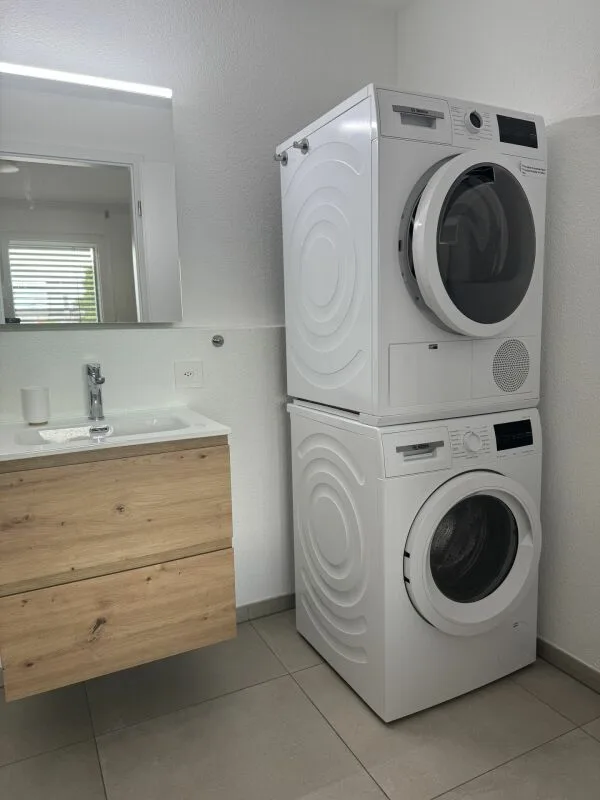 ARI-0826 - Modern 2.5-room apartment with washer/dryer column - Lease takeover