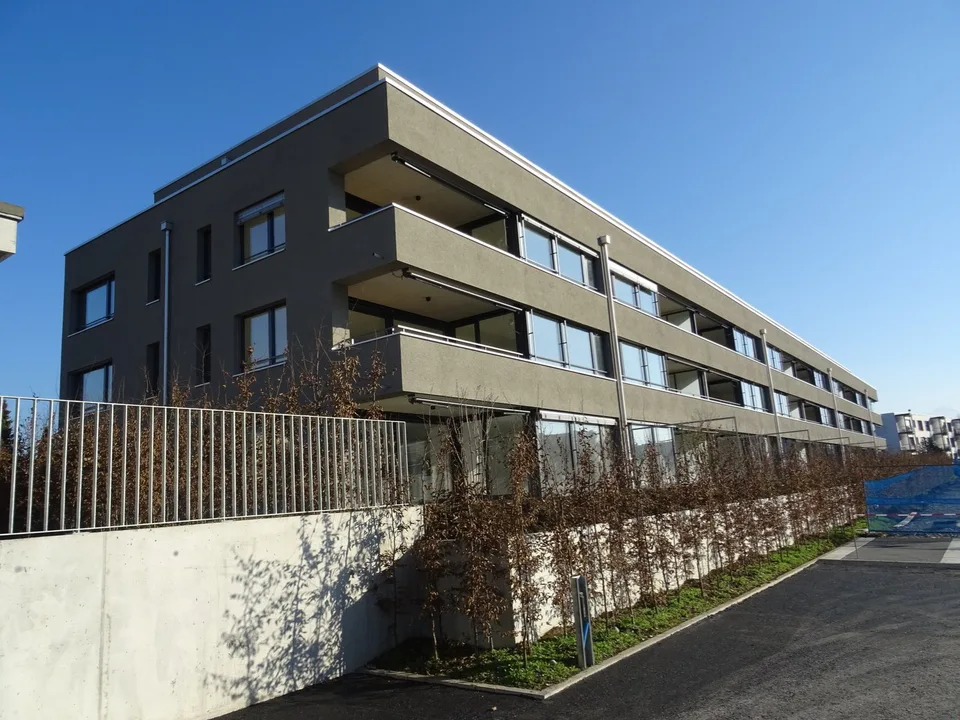 Schöne Gartenwohnung mit Rasenfläche im Giessenpark