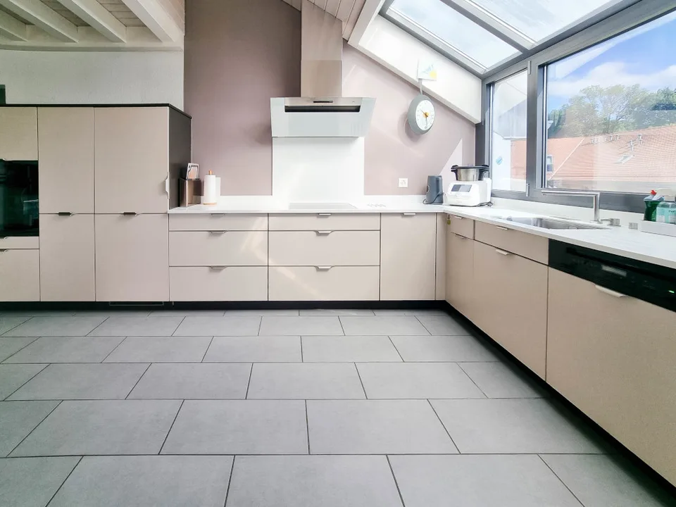 Appartement duplex lumineux avec balcon dans un cadre résidentiel privilégié
