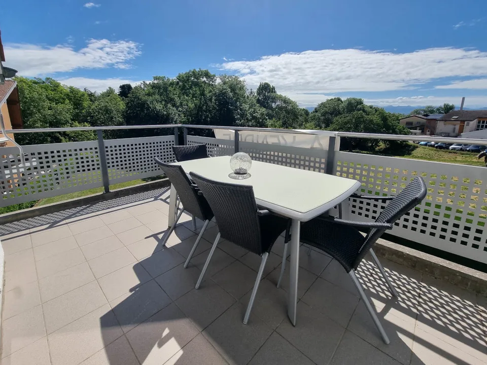 Appartement duplex lumineux avec balcon dans un cadre résidentiel privilégié