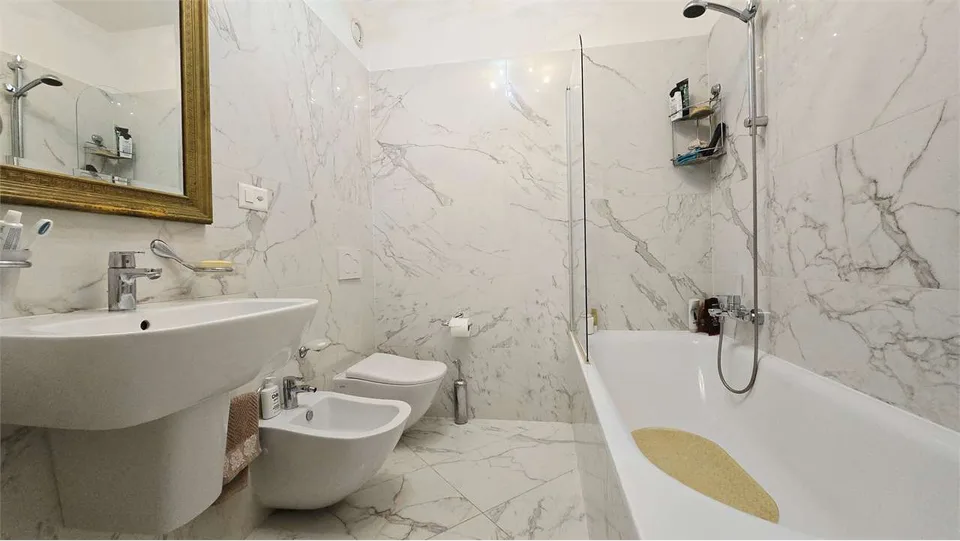 117 sqm apartment in Cassarate, just a few steps from the lake and the city center