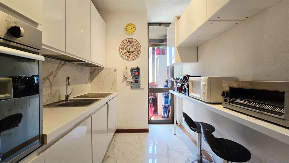 117 sqm apartment in Cassarate, just a few steps from the lake and the city center
