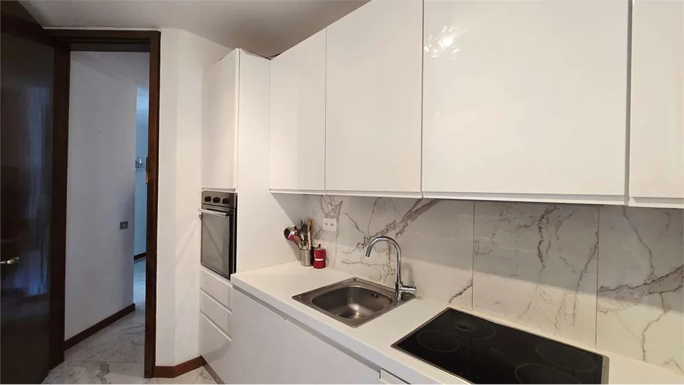 117 sqm apartment in Cassarate, just a few steps from the lake and the city center