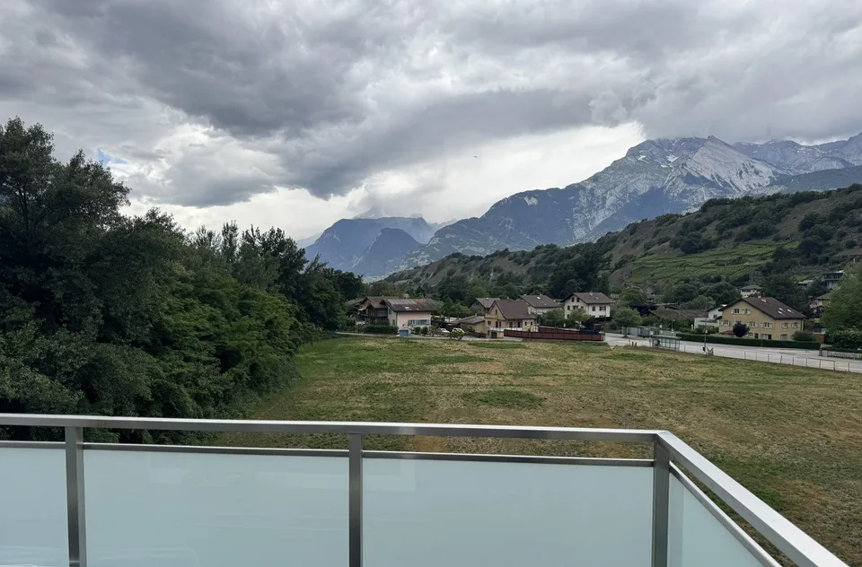 Ampio appartamento di 4.5 locali a Sion – Luminoso e tranquillo