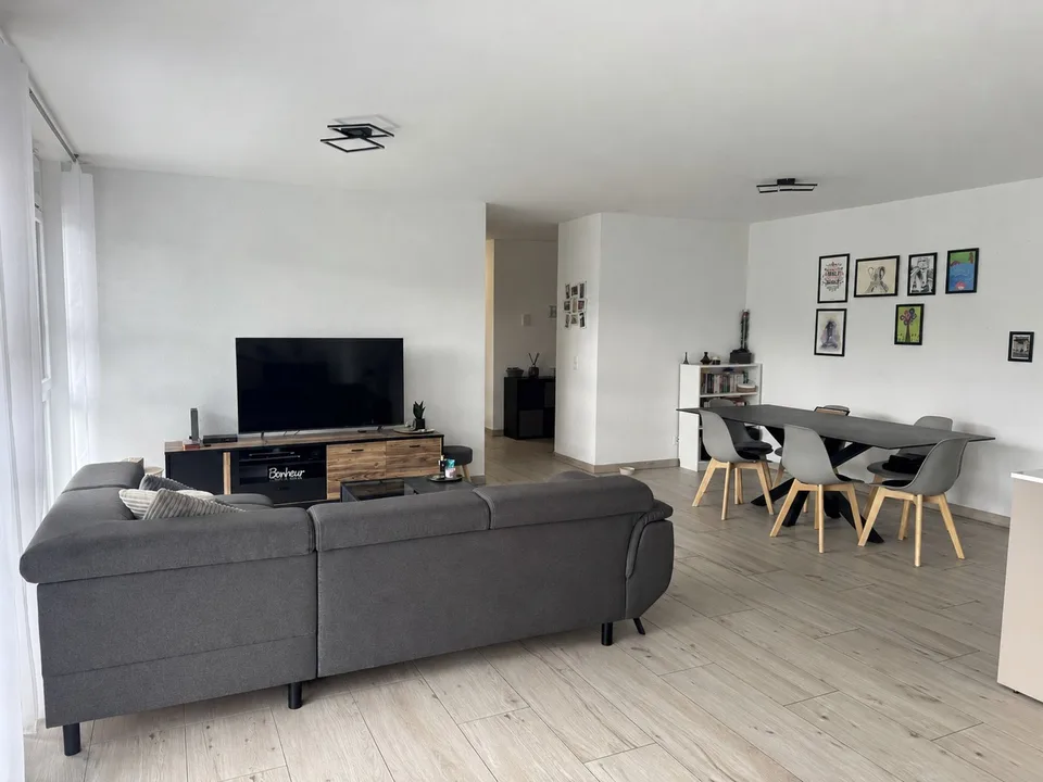 Ampio appartamento di 4.5 locali a Sion – Luminoso e tranquillo