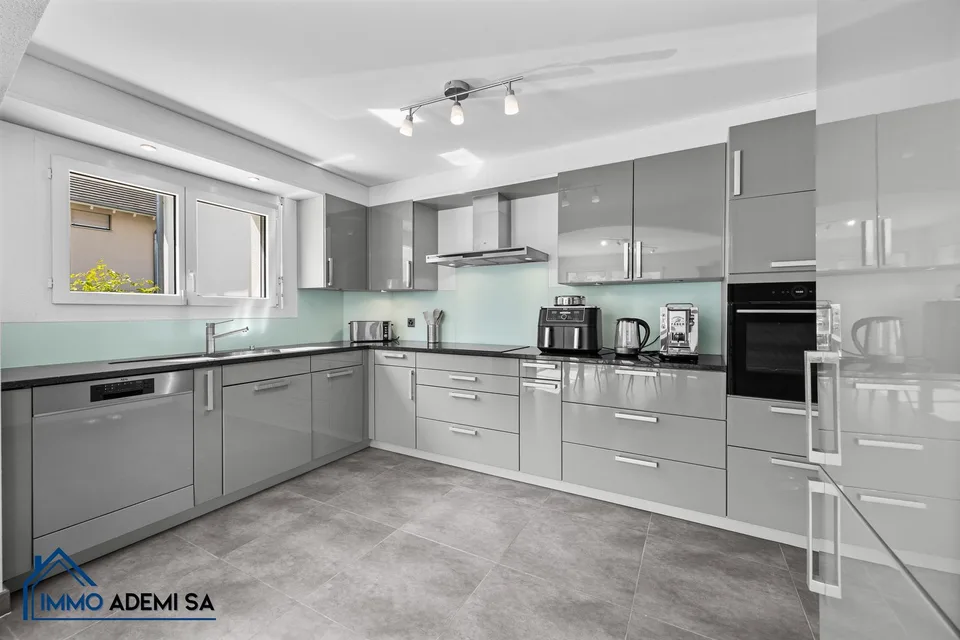 Geräumige Einzelvilla von 269 m² mit 2 Wohnungen, auf einem Grundstück von 1'009 m² in Le Bouveret!