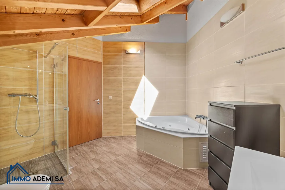 Geräumige Einzelvilla von 269 m² mit 2 Wohnungen, auf einem Grundstück von 1'009 m² in Le Bouveret!
