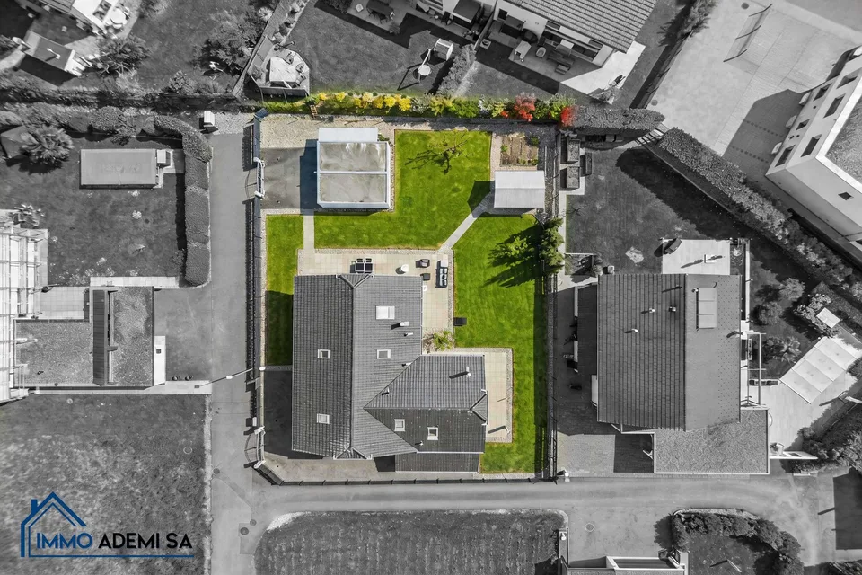 Geräumige Einzelvilla von 269 m² mit 2 Wohnungen, auf einem Grundstück von 1'009 m² in Le Bouveret!