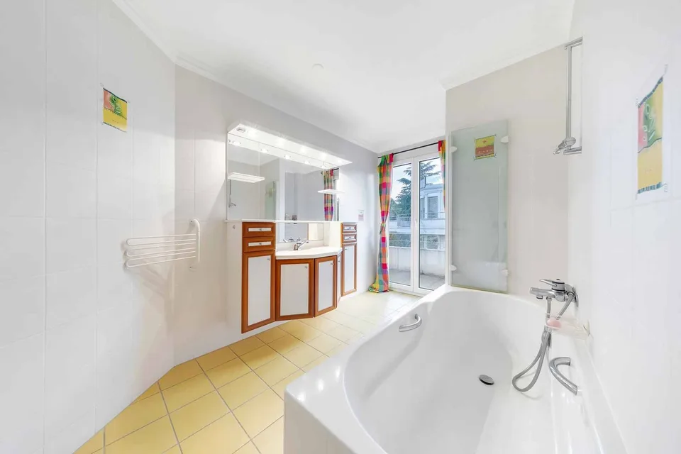 Exclusivity: Splendid 156 m² apartment with lake view
