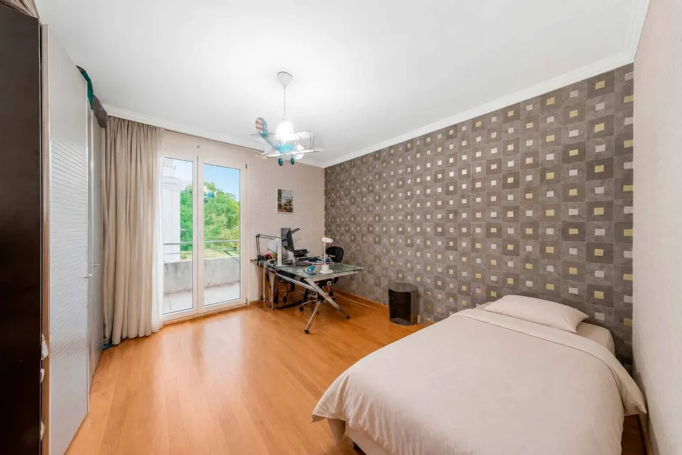 Exclusivity: Splendid 156 m² apartment with lake view