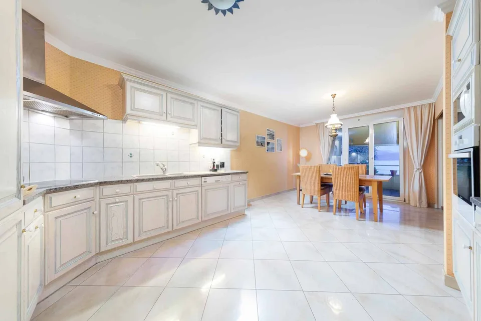 Exclusivity: Splendid 156 m² apartment with lake view