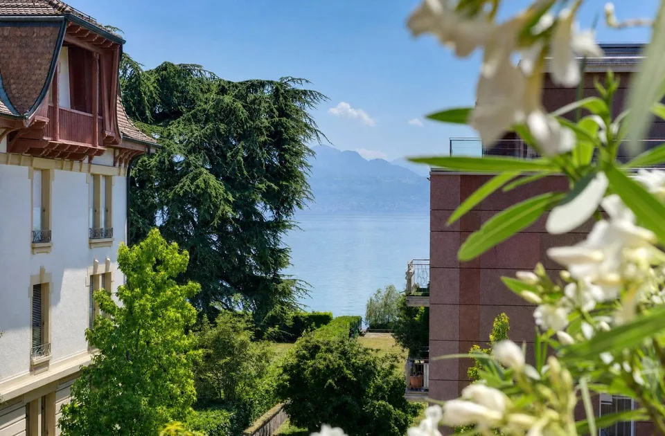 Exclusivity: Splendid 156 m² apartment with lake view