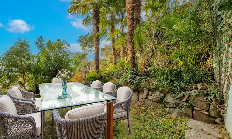 Schönes und geräumiges 2.5-Zimmer-Lake-View-Wohnung mit Terrasse in Rovio