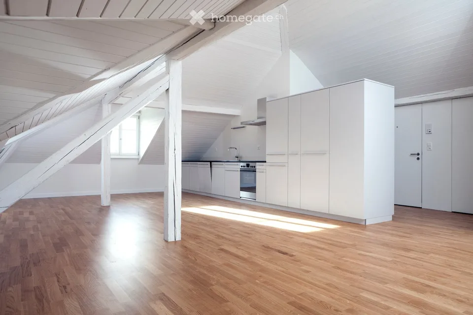 Appartement mansardé unique de 3,5 pièces sur la Zürcherstrasse à St. Gallen