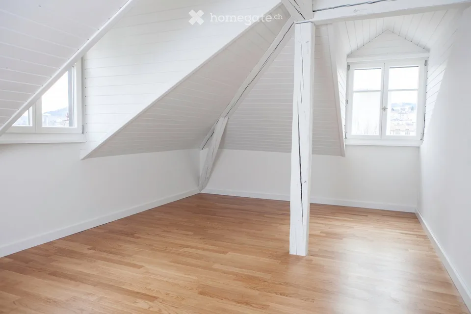 Appartement mansardé unique de 3,5 pièces sur la Zürcherstrasse à St. Gallen