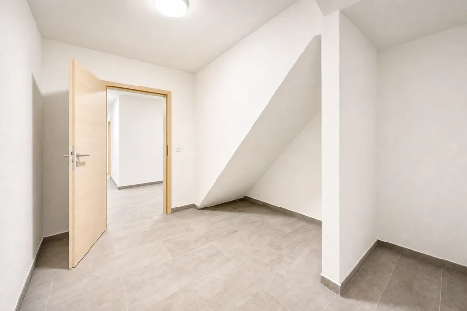 Appartement moderne avec terrasse merveilleuse et carport pour deux véhicules