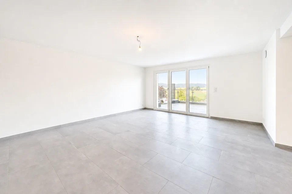 Appartement moderne avec terrasse merveilleuse et carport pour deux véhicules