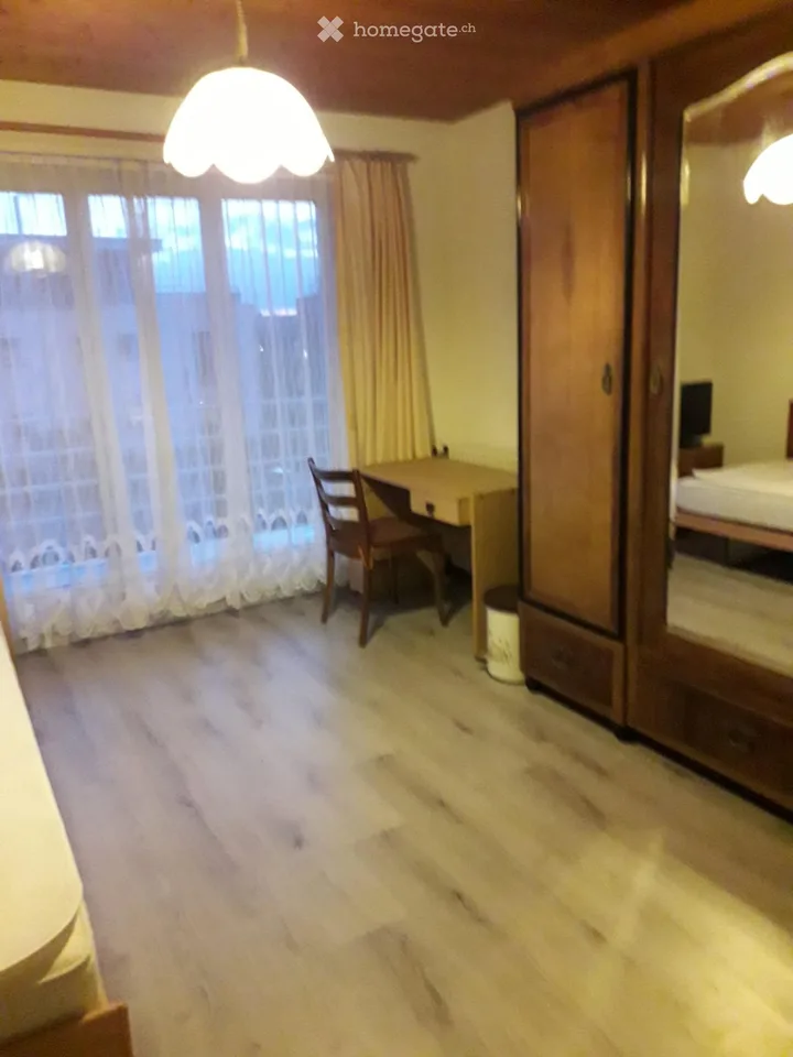 Wie ein Hotelzimmer, eigener Eingang und Briefkasten