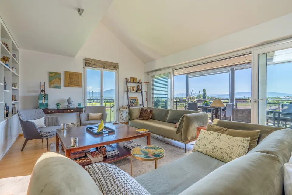 AUSSERHALB DES MARKTES ! Duplex von Ausnahme mit Blick auf den See
