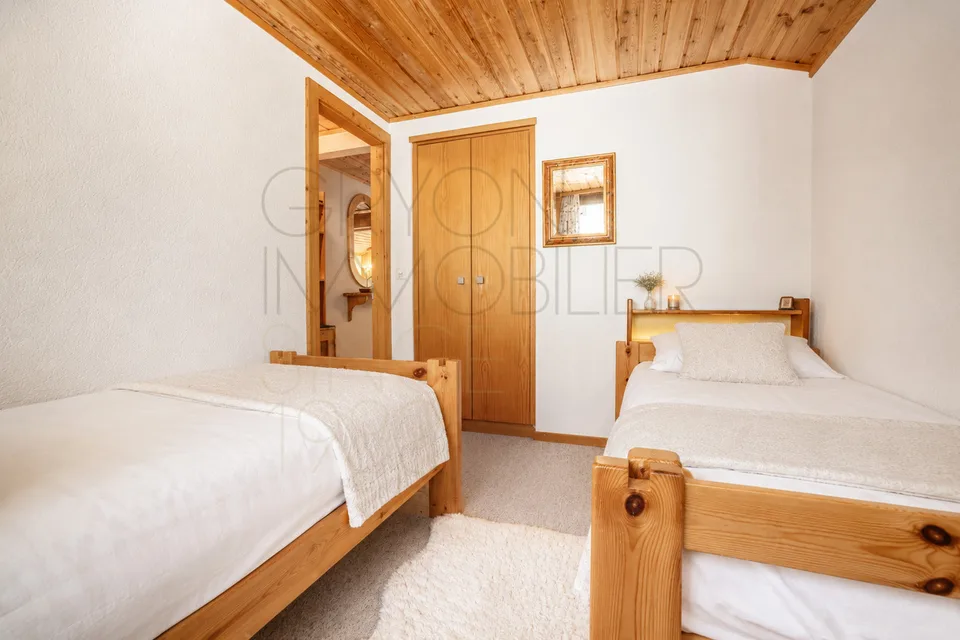 Appartement 2,5 pièces aux Arsets avec balcon et soupente