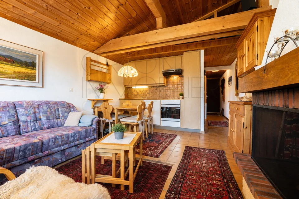 Appartement 2,5 pièces aux Arsets avec balcon et soupente