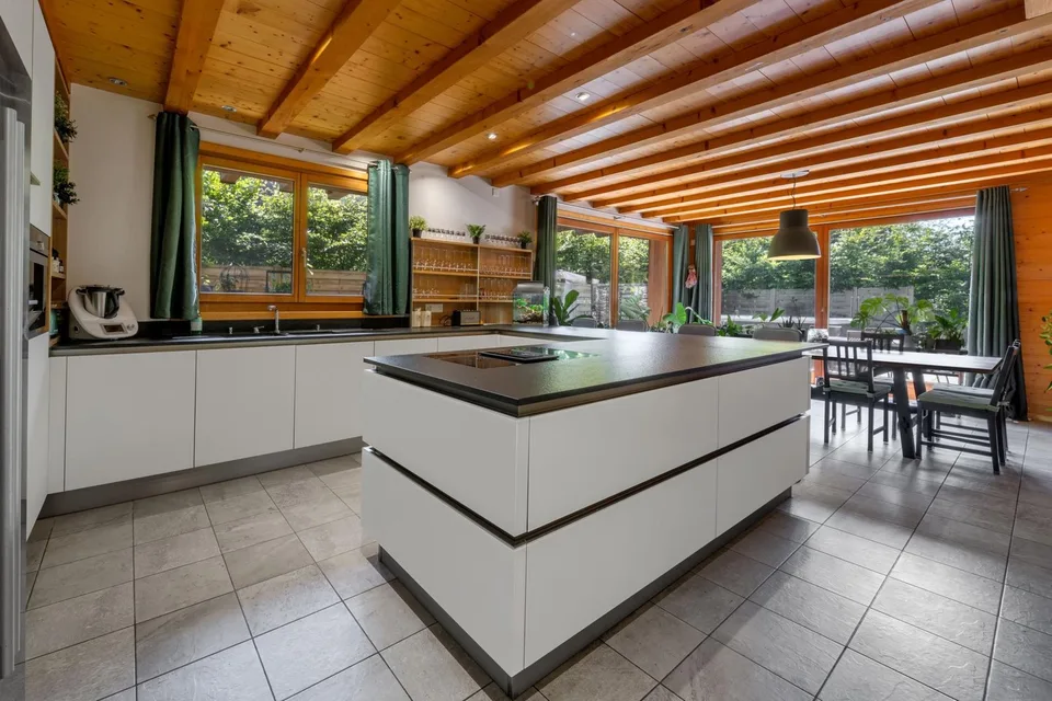 LES PACCOTS - MAGNIFIQUE CHALET DE 7.5 PIECES
