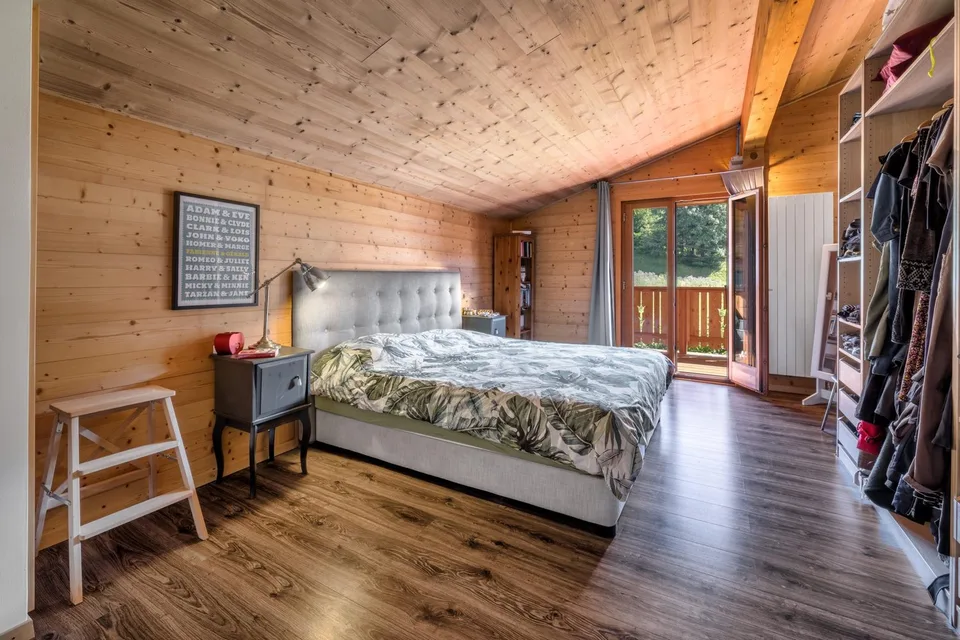 LES PACCOTS - MAGNIFIQUE CHALET DE 7.5 PIECES