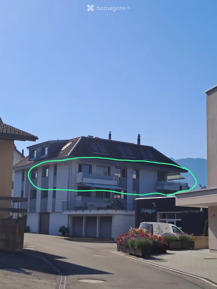 5.5-Zimmer-Wohnung mit zwei Balkonen, Cheminée, Lift und Parkplatz