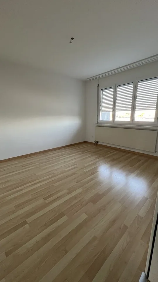 Appartamento con balcone cerca nuovo inquilino.