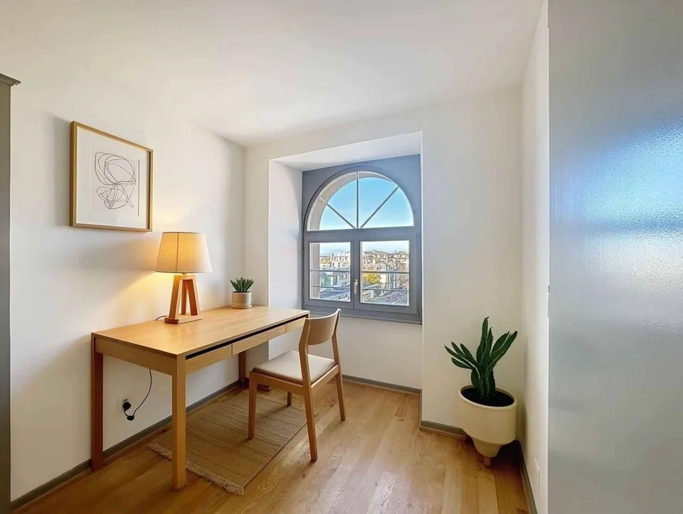 Top floor - Spacious 3.5 rooms 99 m2 + attic in a renovated old building