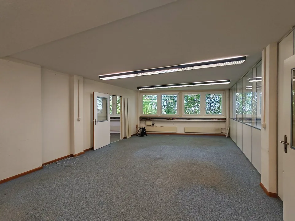 Attraktives Büro mit Küchenzeile in ruhiger Lage – Am Herrenweg 60, Allschwil