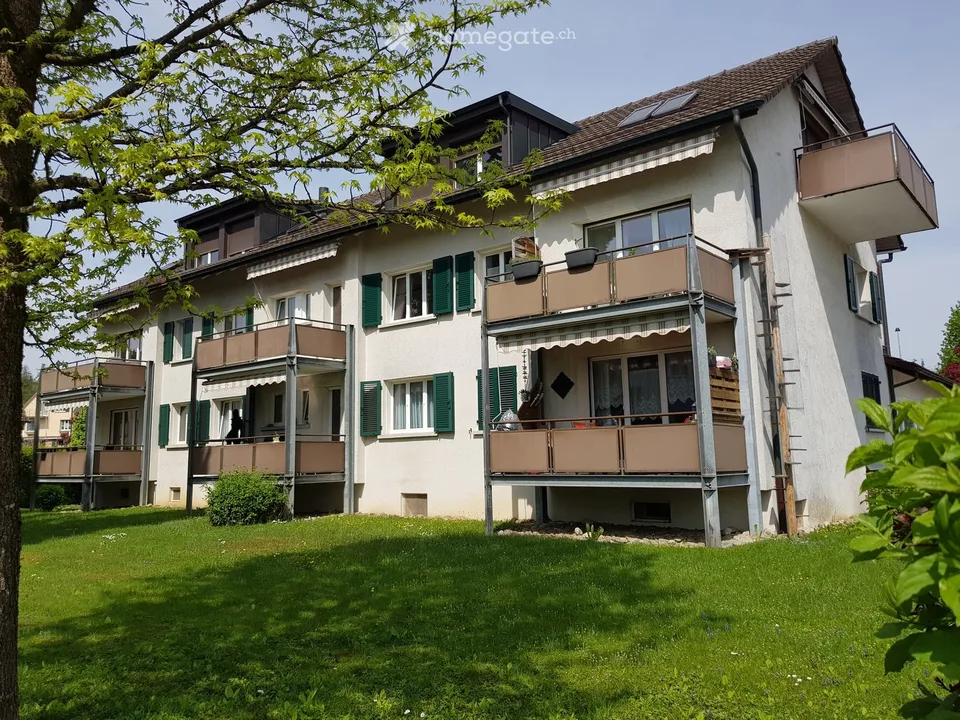 helle 3,5 Zimmer Dachwohnung in Rüti ZH