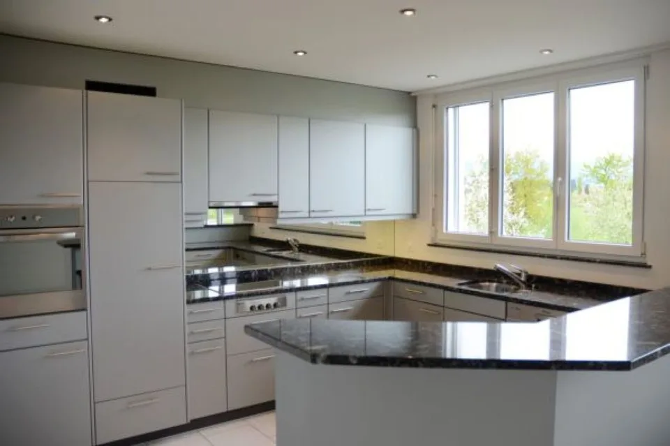 Appartamento esclusivo 5 1/2 locali al 1° piano con vista panoramica in una posizione di prim'ordine, tranquilla