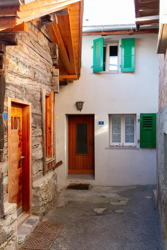 3.5-Zimmer-Wohnung in Hohtenn – Historischer Charme mit eigenem Garten
