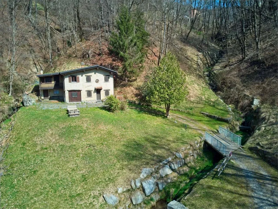 Rustique de conte de fées à Bogno (Val Colla-Lugano)
