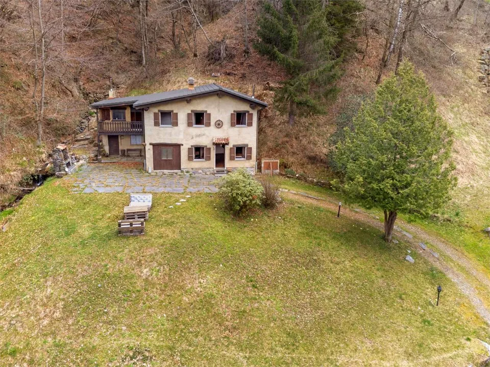 Rustique de conte de fées à Bogno (Val Colla-Lugano)