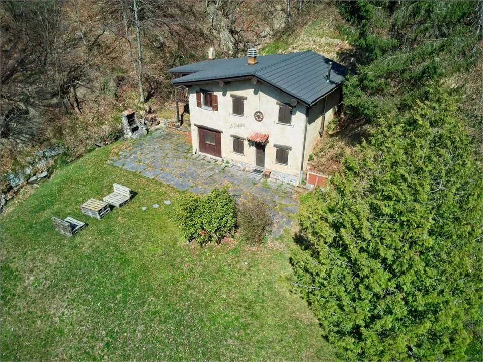 Rustique de conte de fées à Bogno (Val Colla-Lugano)