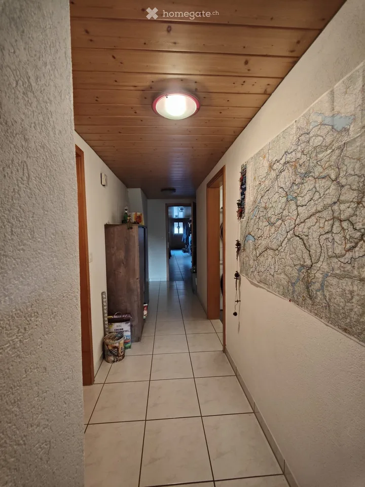 Charmante 3.5-Zimmer-Dachwohnung in Wynigen – Ruhige Lage mit viel Sonnenlicht