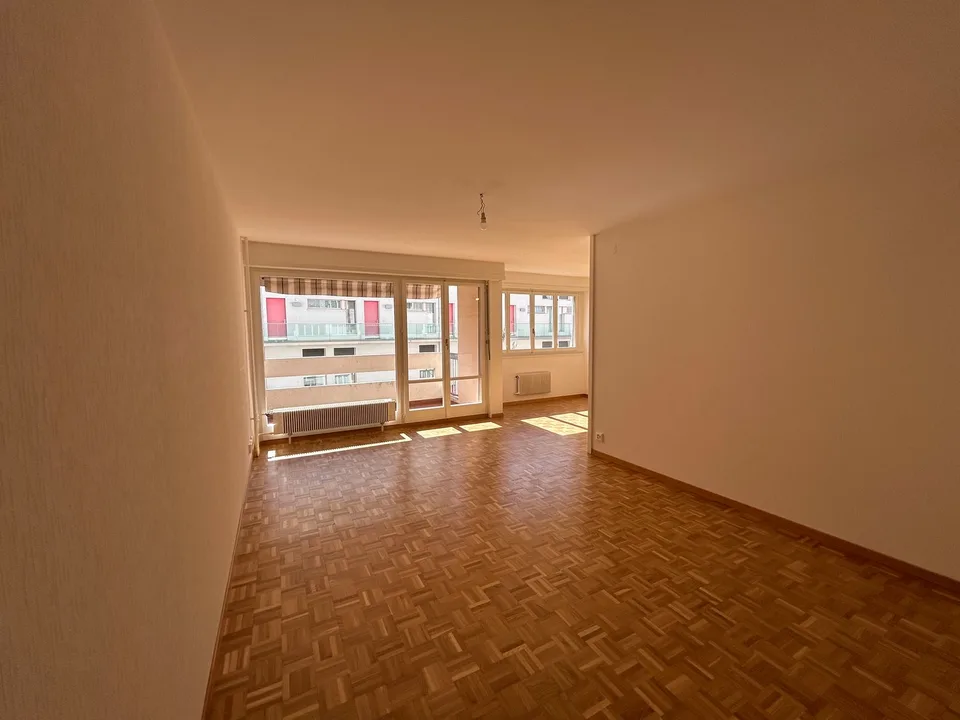 Appartement rénové de 3.5 pièces, 3ème étage, env. 70 m2