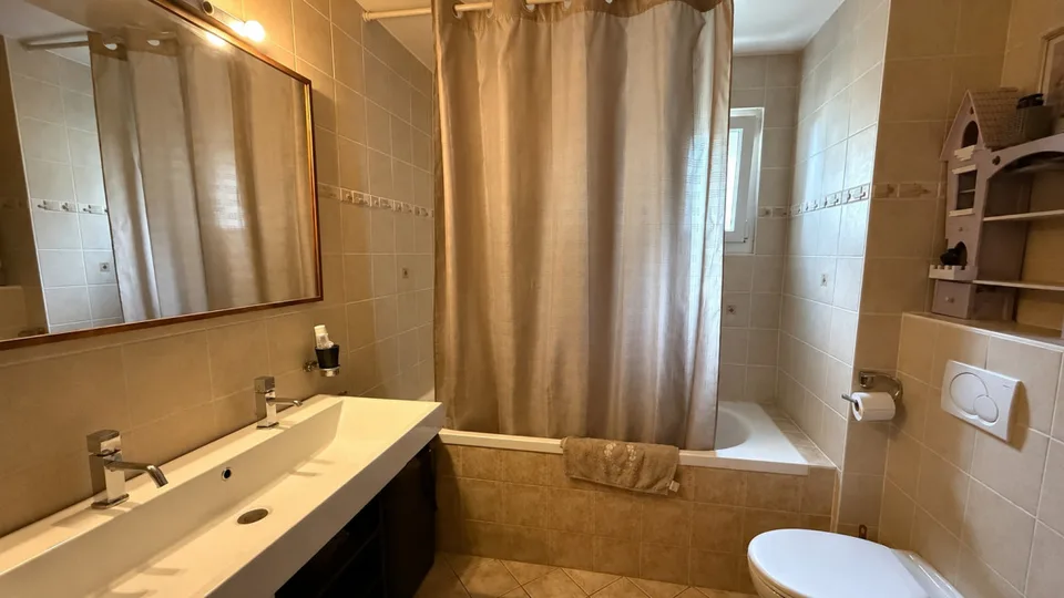 VILLA LOCATIVE IDÉALEMENT SITUÉE À 5 MINUTES DE LAUSANNE (CRISSIER) !
