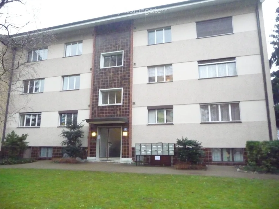 2.5 Zimmerwohnung mit Balkon, Nähe Triemli