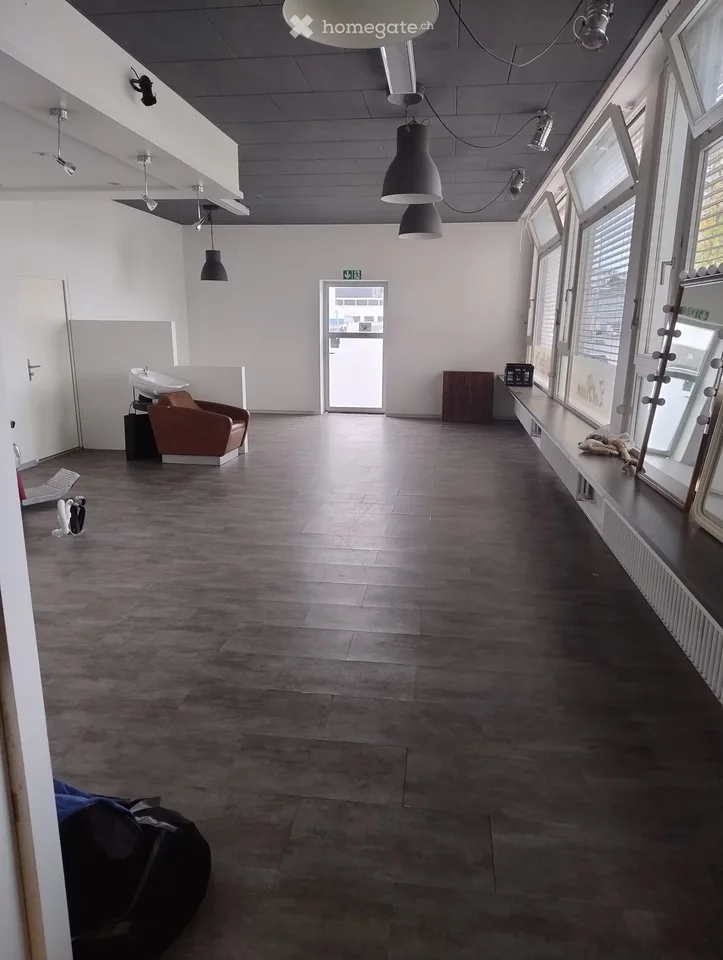 Spazio commerciale a Regensdorf