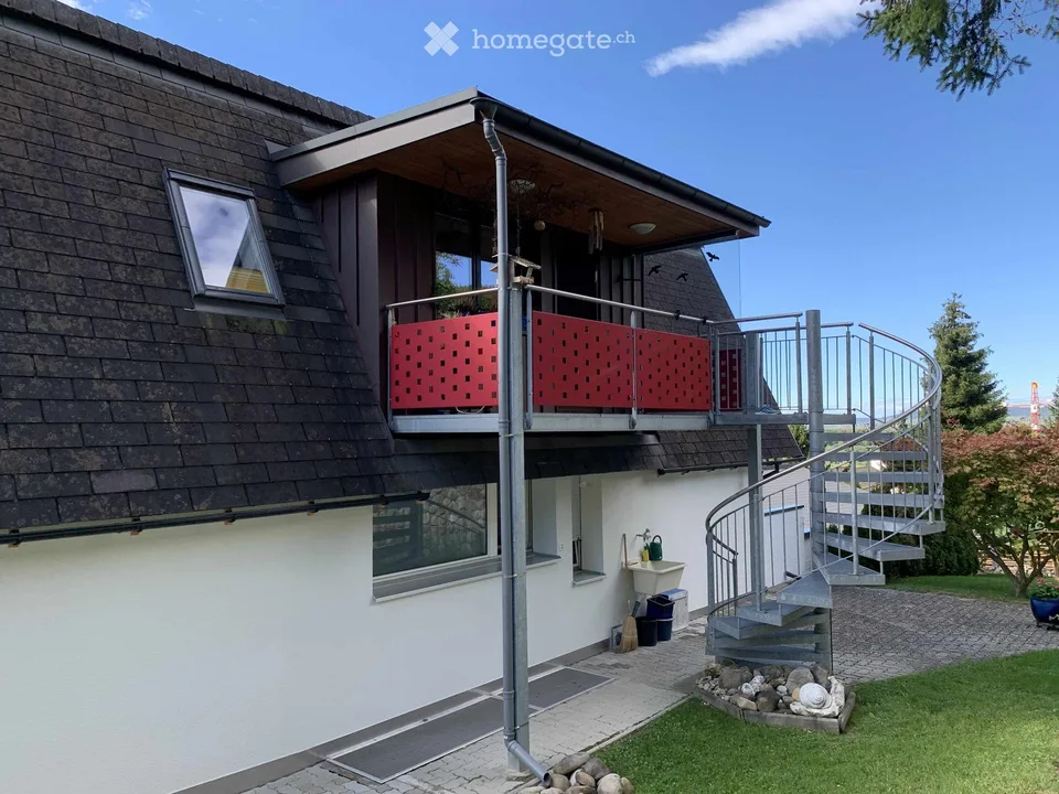 Bright 3.5-room apartment with balcony and beautiful view in Winkel