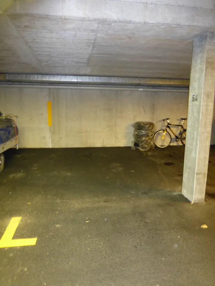 Einstellhallenplatz im Quartier